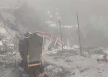 হিমাচল প্ৰদেশৰ চিমলাত ধাৰাসাৰ বৰষুণৰ ফলত