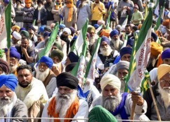 হাৰিয়ানাৰ খানৌৰী সীমান্তত এজন কৃষকৰ মৃত্যু ..