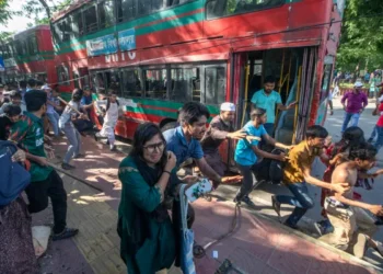 বাংলাদেশৰ প্ৰতিবাদ: ৩৯ জন নিহত, প্ৰতিবাদকাৰীয়ে অগ্নিসংযোগ কৰে ৰাজ্যিক সম্প্ৰচাৰক প্ৰতিষ্ঠানৰ ভৱন