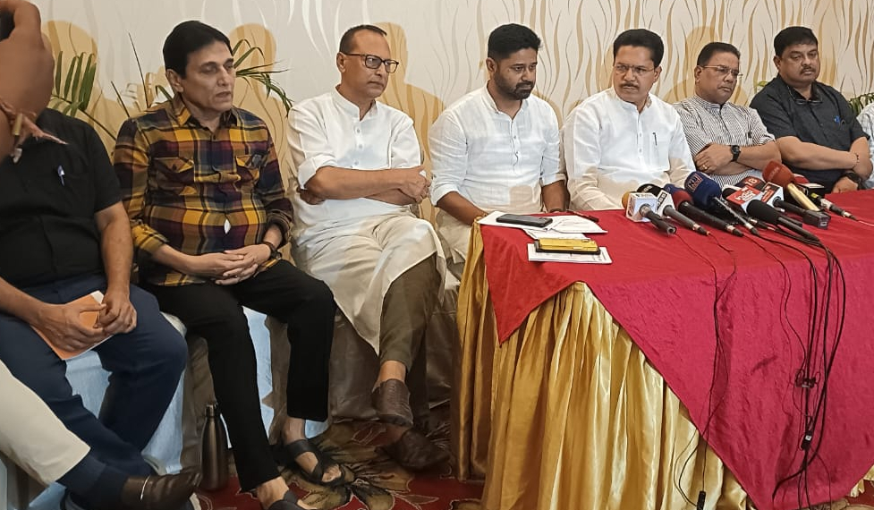বিৰোধী ঐক্য মঞ্চৰ বৈঠকত মুখ্যমন্ত্ৰীক বৰ্খাস্ত কৰিবলৈ ৰাজ্যপাল আৰু ৰাষ্ট্ৰপতিক দাবী