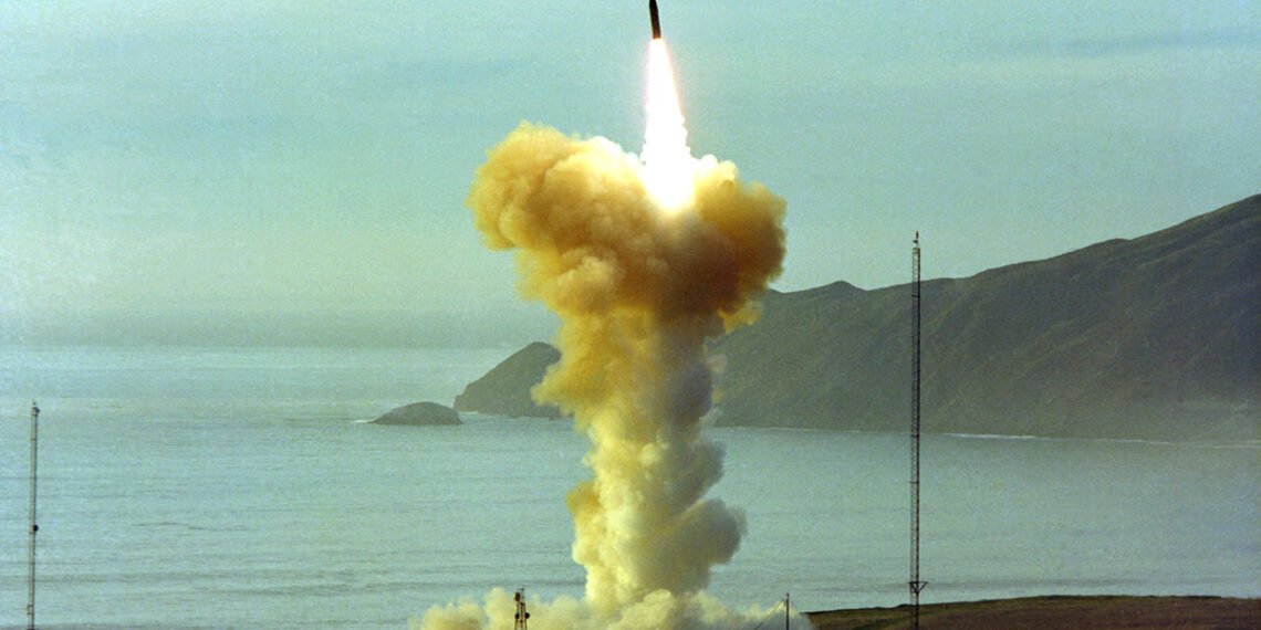 LGM-30G- Minuteman-3 – কোনো এয়াৰ ডিফেন্স চিষ্টেমে প্ৰতিৰোধ কৰিব নোৱাৰা মিচাইল প্ৰস্তুত আমেৰিকাৰ…
