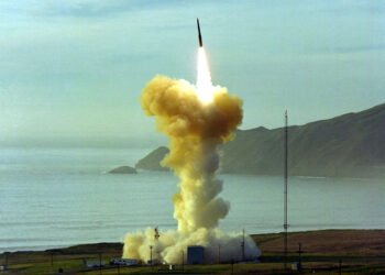 LGM-30G- Minuteman-3 – কোনো এয়াৰ ডিফেন্স চিষ্টেমে প্ৰতিৰোধ কৰিব নোৱাৰা মিচাইল প্ৰস্তুত আমেৰিকাৰ…
